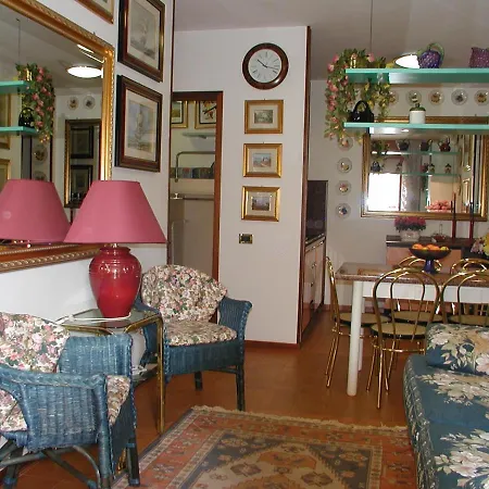 Landora Daire *